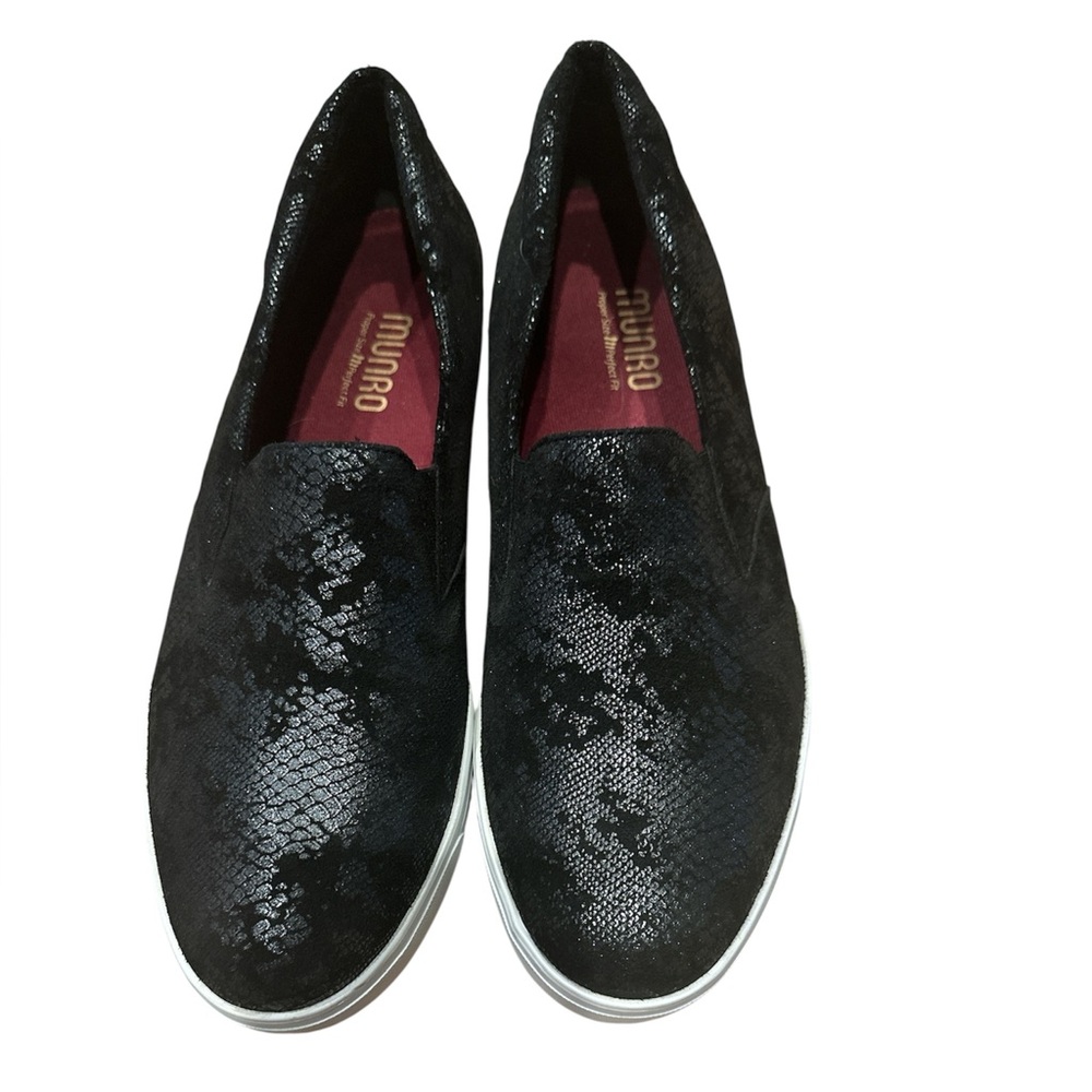 Munro Lulu Women's Black Snake Print Slip On Sneaker Size 11 1/2
